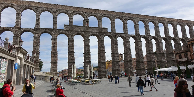 The full span of the Segovia Aqueduct showing its 165 arches built from precisely cut granite blocks